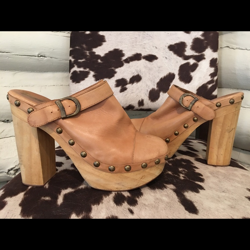 Jeffrey Campbell Clogs sz 9 - soft tan leather.